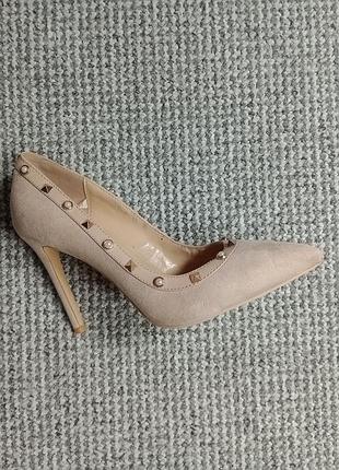 Туфлі.
бежевый цвет.