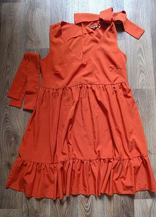 Яскраве помаранчеве плаття