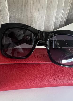 Сонцезахисні окуляри guess