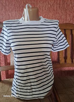 Смугаста футболка