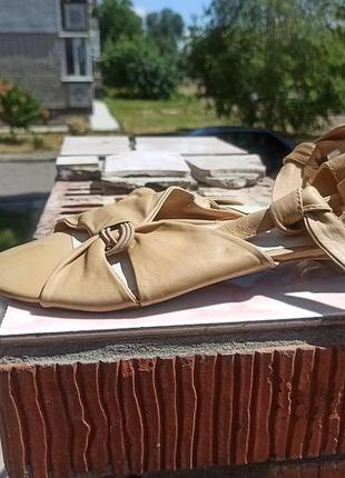 Шкіряні босоніжки comma