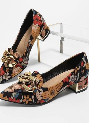 Нові гарні туфлі лодочки в квітковий принт розмір 37