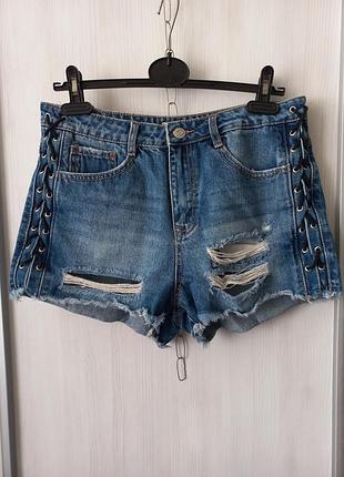 Джинсовые шорты на боковых шнуровках stradivarius.