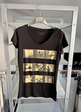 Жіноча футболка