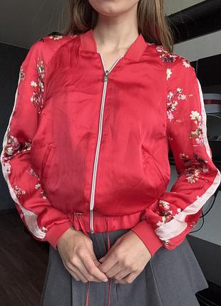 Бомбер святковий жіночий h&m червоного кольору