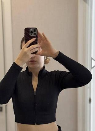 Топ чорний на замку