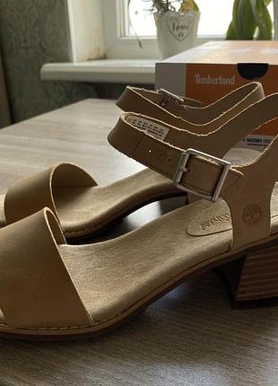 Нові шкіряні босоніжки timberland
