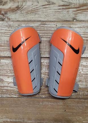 Футбольные щитки nike