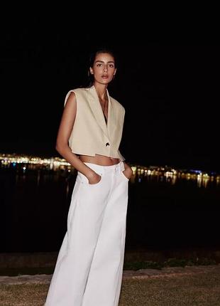 Вкорочений бежевий жилет zara new