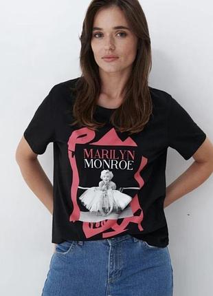 Футболка жіноча