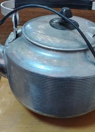 Электрочайник с крышкой