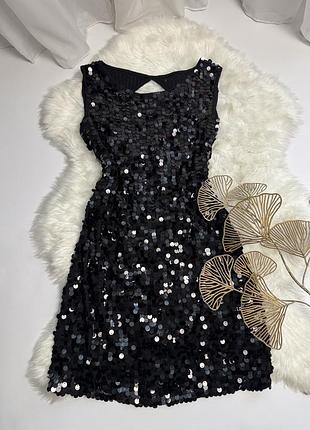 Блискуча сукня