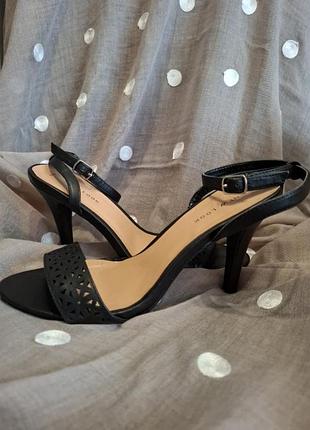 Босоножки женские