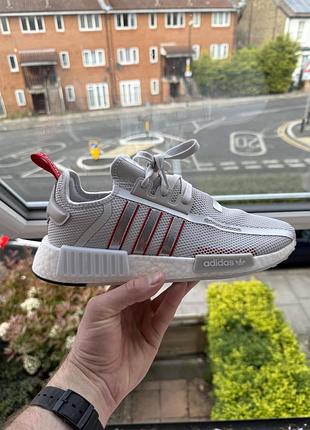 Кросівки літні adidas nmd r1 нові оригінал utlraboots зурчні та легкі