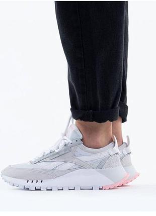 Кросівки жіночі літні