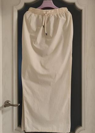 Летняя женская юбка с разрезами по бокам