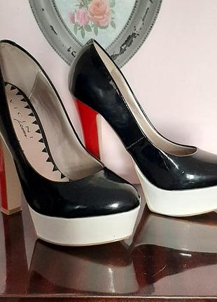 Жіночі лукові туфлі