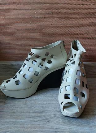 💜💙💚 оригинальные босоножки из натуральной кожи на высокой танкетке