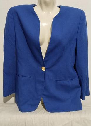 Красивый пиджак синего цвета