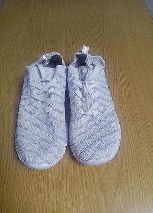 Кросівки чоловічі білі