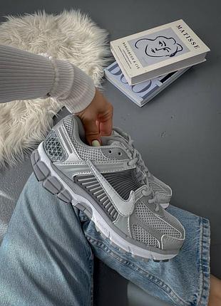 Женские кроссовки nike zoom vomero 5 grey найк серого цвета