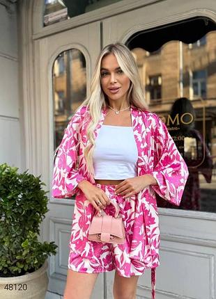 Женский костюм с шортами и кимоно малиновый