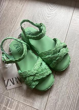 Босоніжки на дівчинку zara
