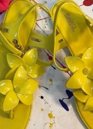 Босоножки женские