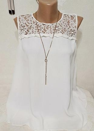 Белая блуза с кружкой