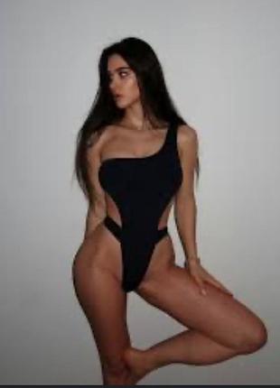 Суцільний купальник