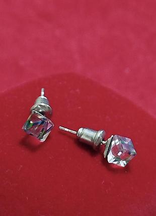 Сріблясті сережки куби з кристалами хамелеон