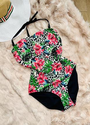 Суцільний купальник бандо з паралоном