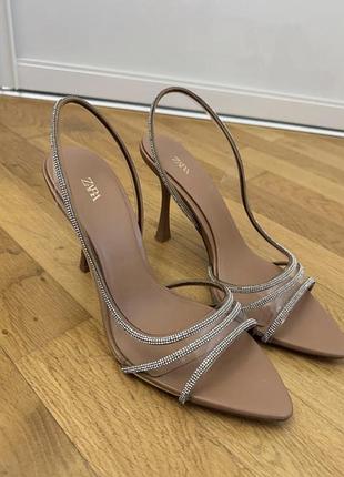 Босоніжки zara