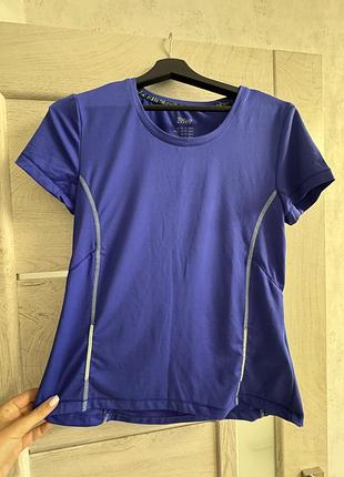 Дуже крута футболка ,стан новий .