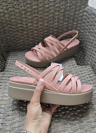 Босоніжки crocs  brooklyn
