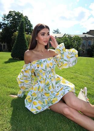 Сукня спущені плечі з принтом лимони в квіти жовта біла