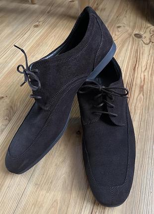 Стильні туфлі із замші.