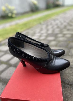 Туфлі шкіряні жіночі 38 розмір, на вузьку ногу