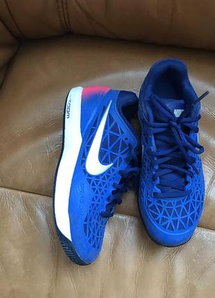 Брендові кросівки