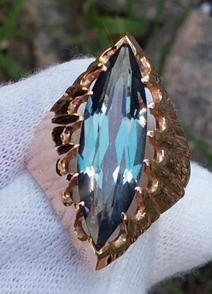 Золота каблучка з олександритом маркіз