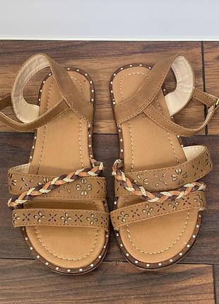 Сандали на девочку