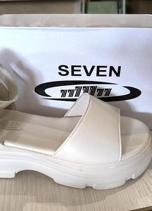 Босоніжки жіночі  с закритою п'ятою "seven"