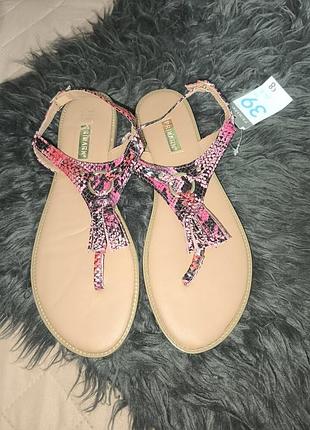 Primark uk6 39p. нові босоніжки