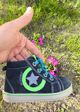 Детские кроссовки для мальчика 22размер.