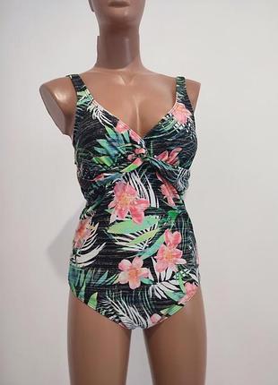 Красивой яркий купальник м-ка