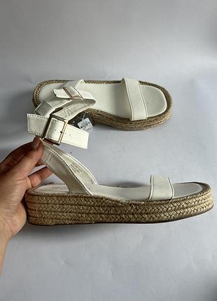 Нові жіночі босоніжки від primark