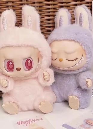 Іграшка лабубу рожевого кольору labubu 15 см