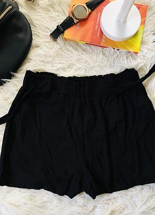Короткі шорти жіночі