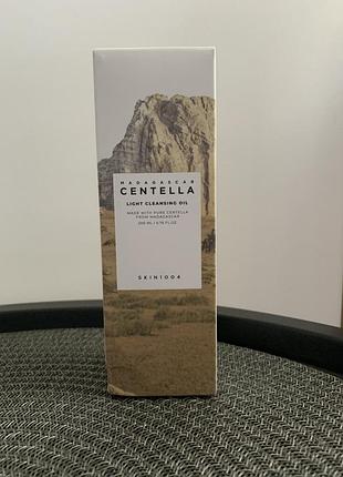 Гідрофільна олія з екстрактом центелли - madagascar centella light cleansing oil - 200ml