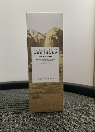 Зволожувальний тонер з центелою та гіалуроновою кислотою - madagascar centella toning toner - 210ml